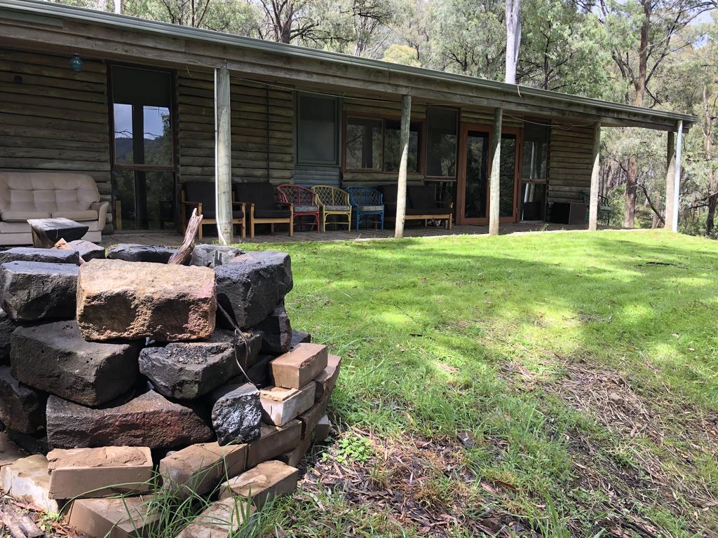 Mountain Village Cabin - Accommodation Airlie Beach