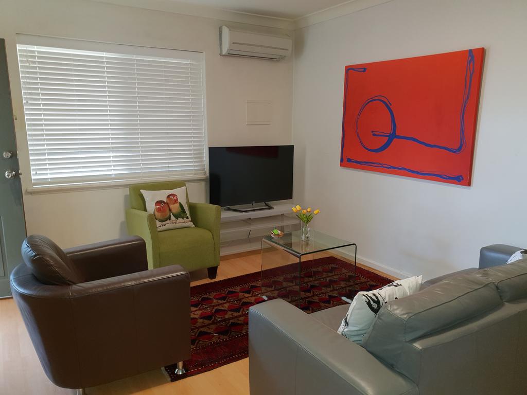 Mt.Lawley Superb 2 BR location Comfort, style 3