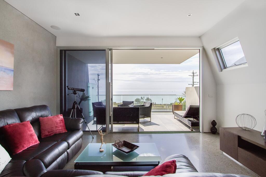 Nautilus Villa Luxury Retreat, Modern, Large Double Beachfront Townhouse, Water Views - thumb 2