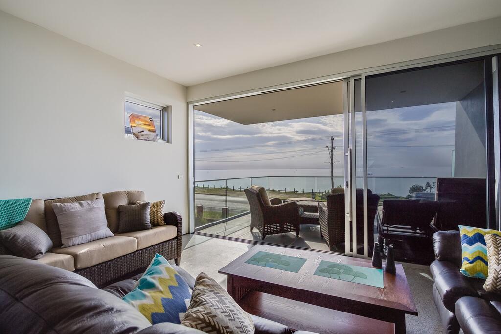 Nautilus Villa Luxury Retreat, Modern, Large Double Beachfront Townhouse, Water Views - thumb 1