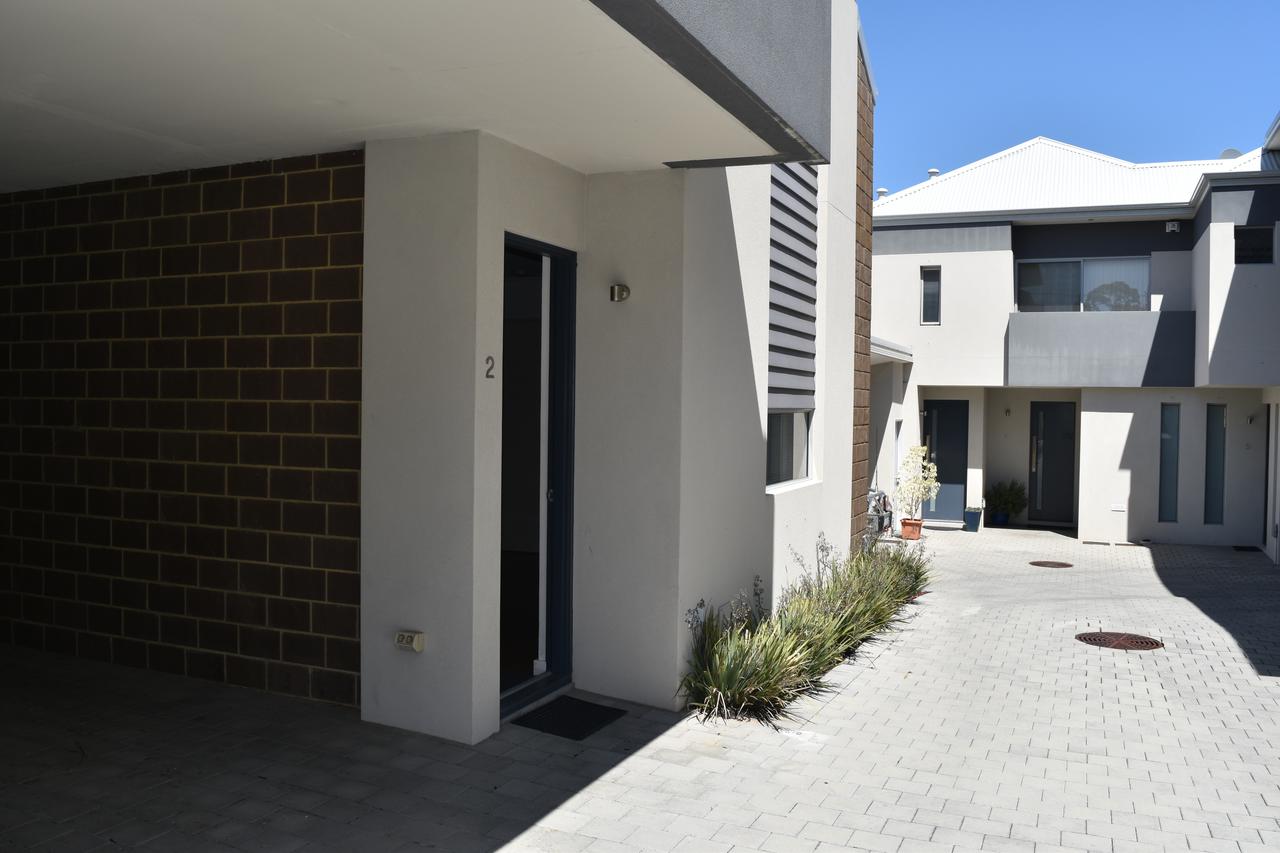 Central Executive Townhouse - Redcliffe Tourism 5