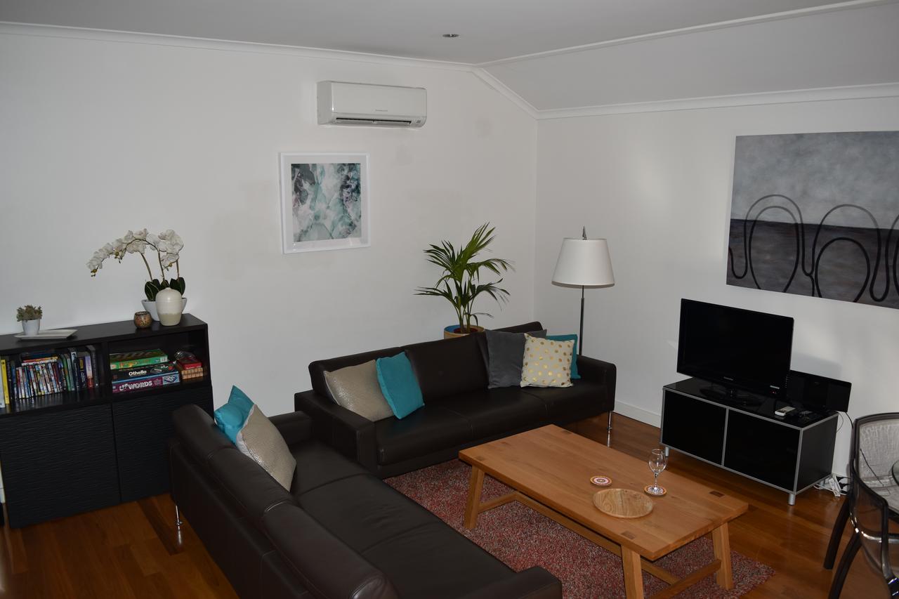 Central Executive Townhouse - Redcliffe Tourism 4