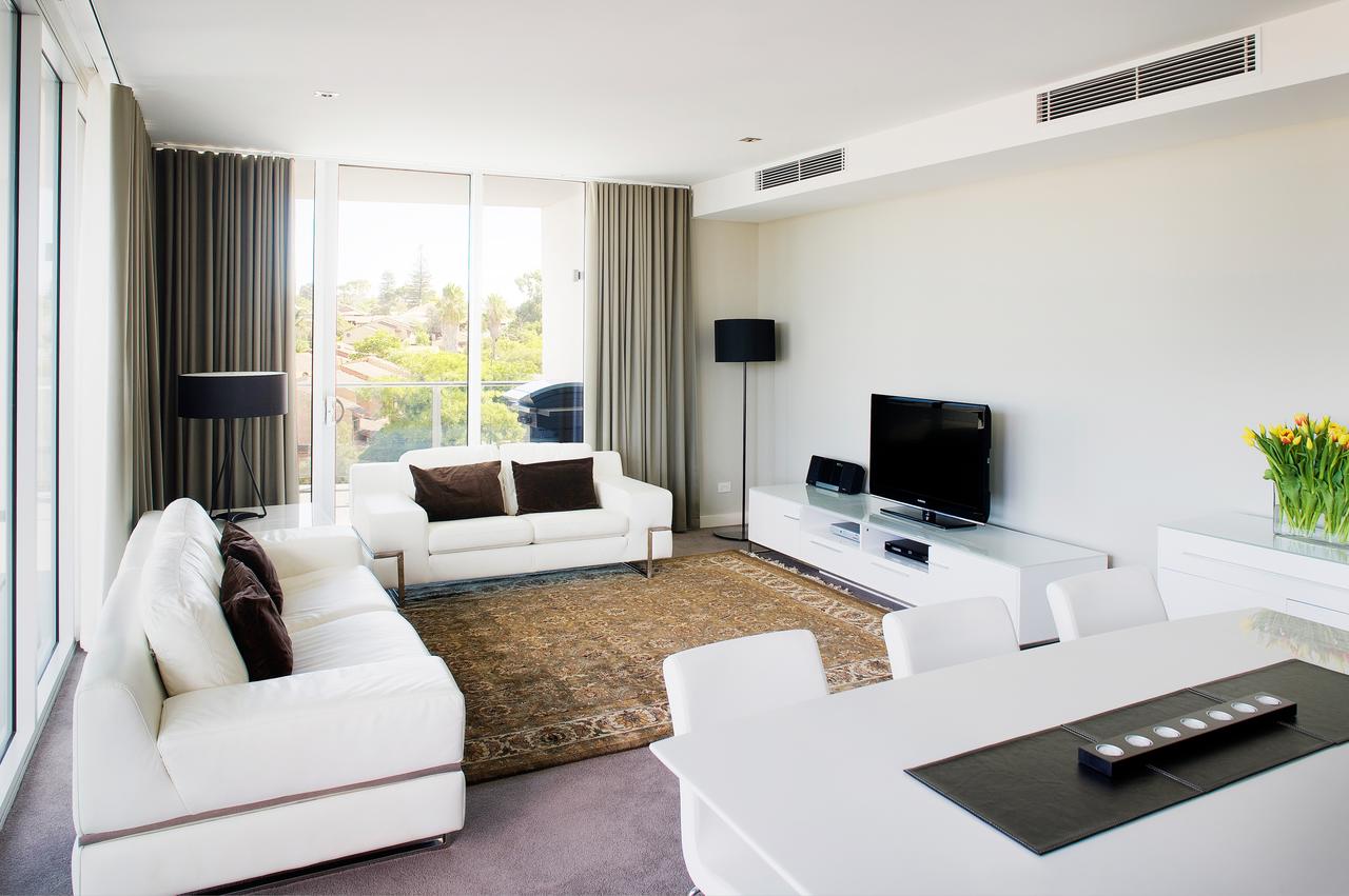 Claremont Quarter Luxury Apartment - Redcliffe Tourism 3