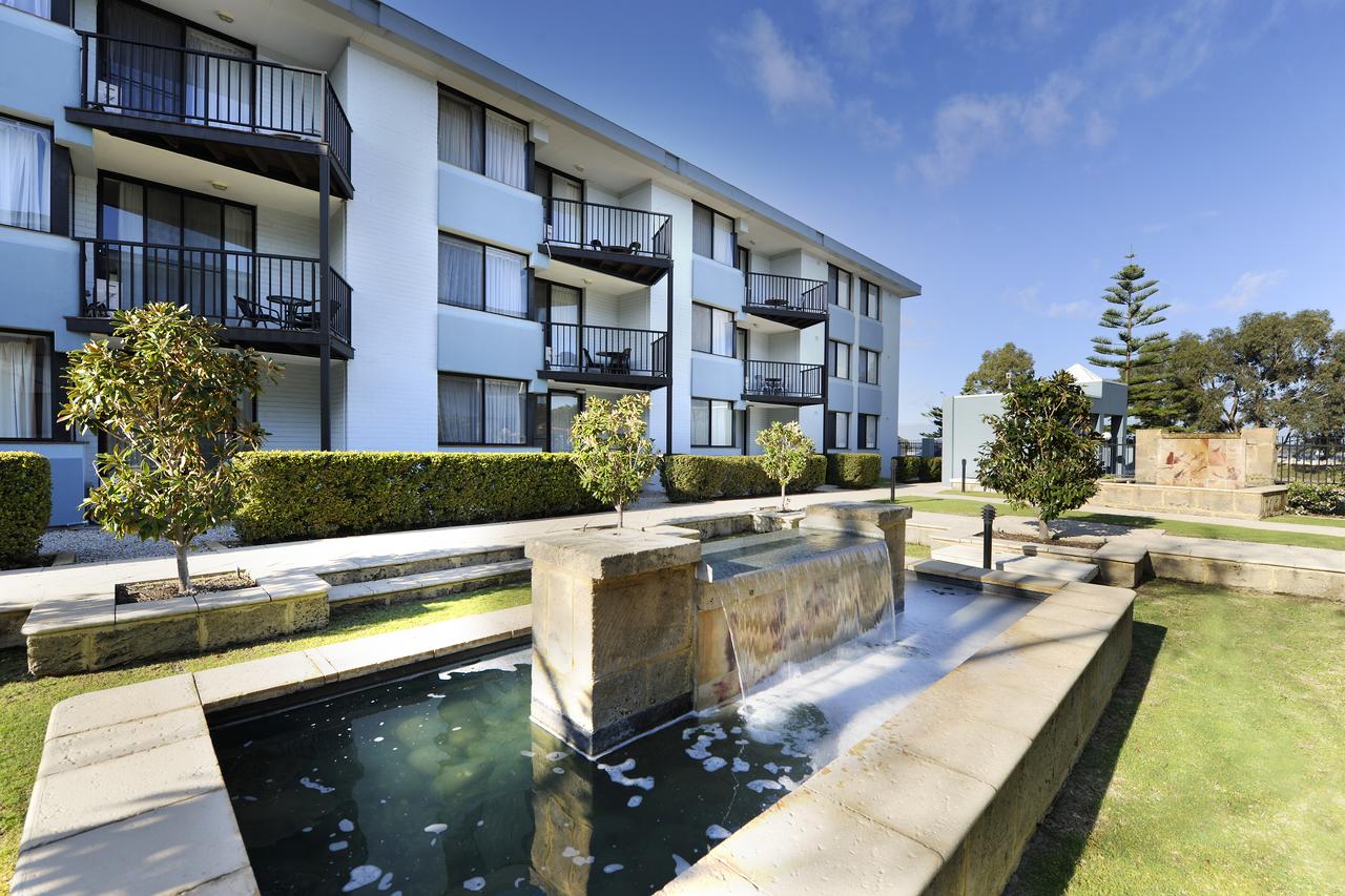 Lodestar Waterside Apartments - Accommodation Perth 2