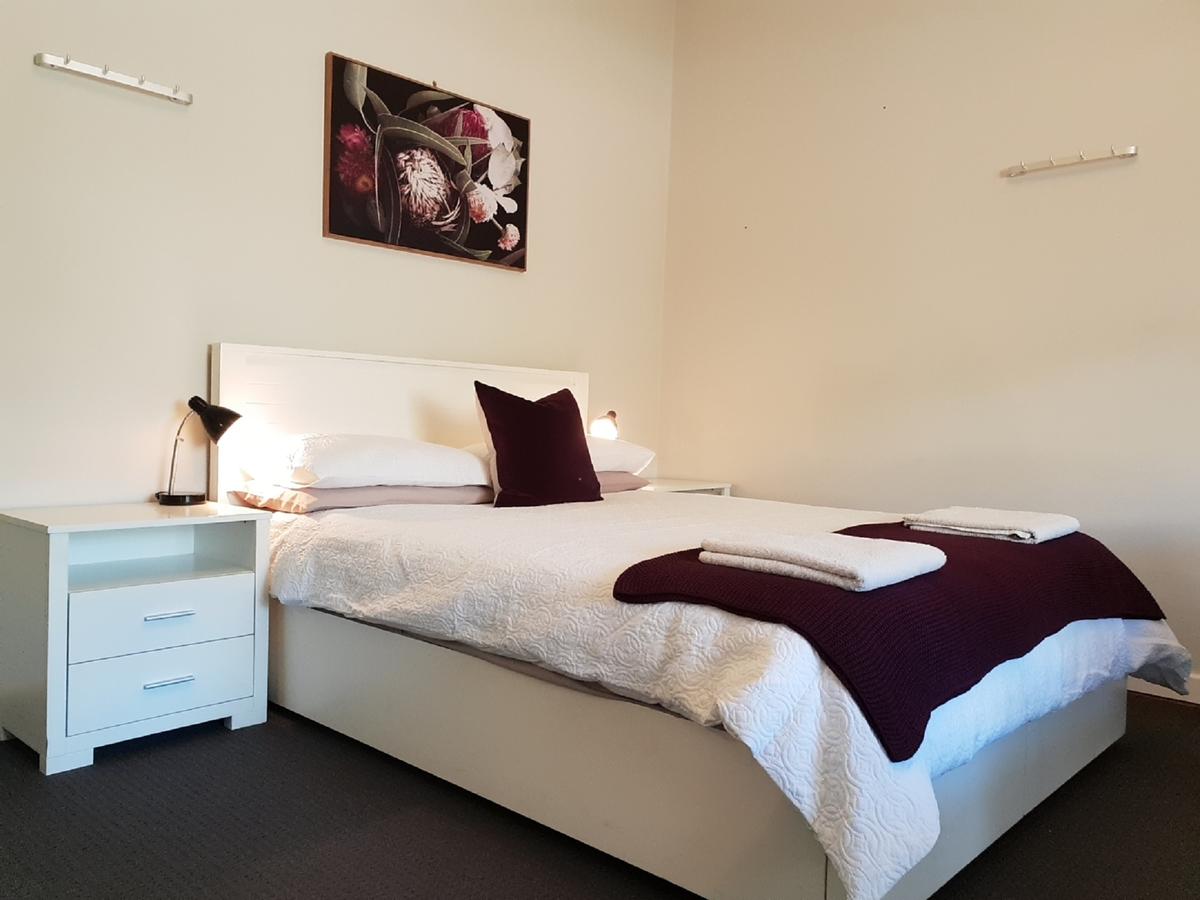 Stirling Apartments - Studio 1 - Redcliffe Tourism 6