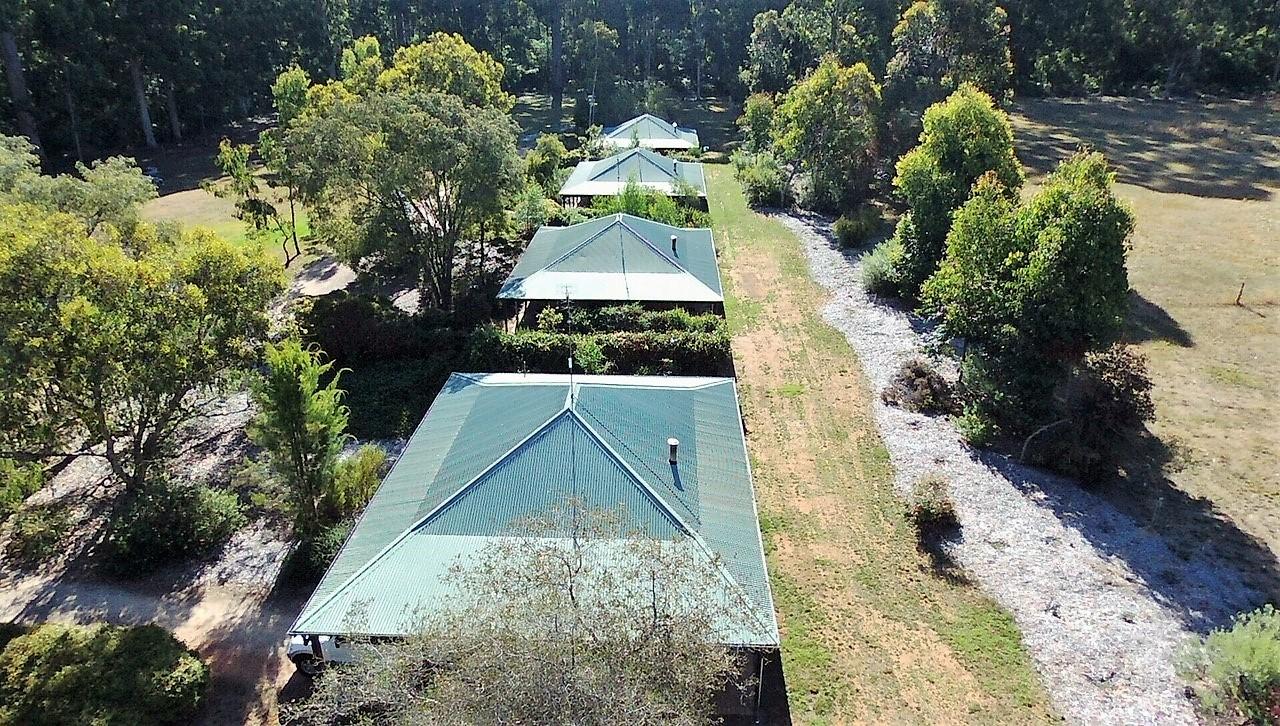 Treenbrook Cottages - Accommodation in Brisbane
