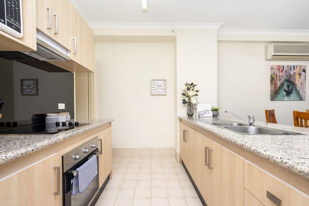 Oversized Eastend Sleeps 6 Free PARKING+POOL WIFI - Redcliffe Tourism 35