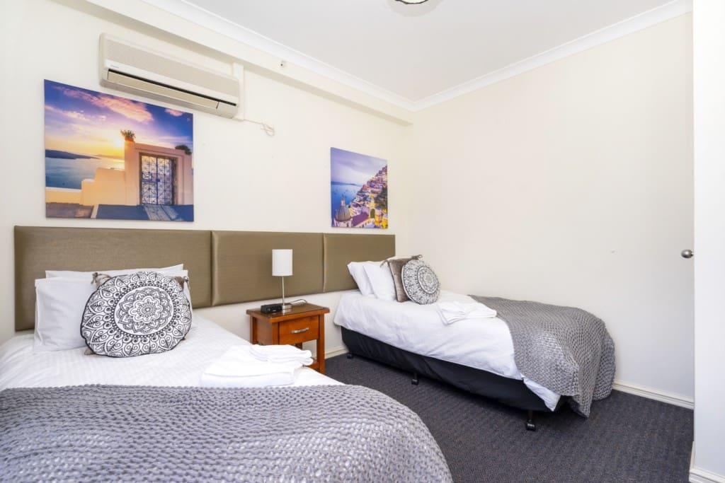 Oversized Eastend Sleeps 6 Free PARKING+POOL WIFI - Redcliffe Tourism 28