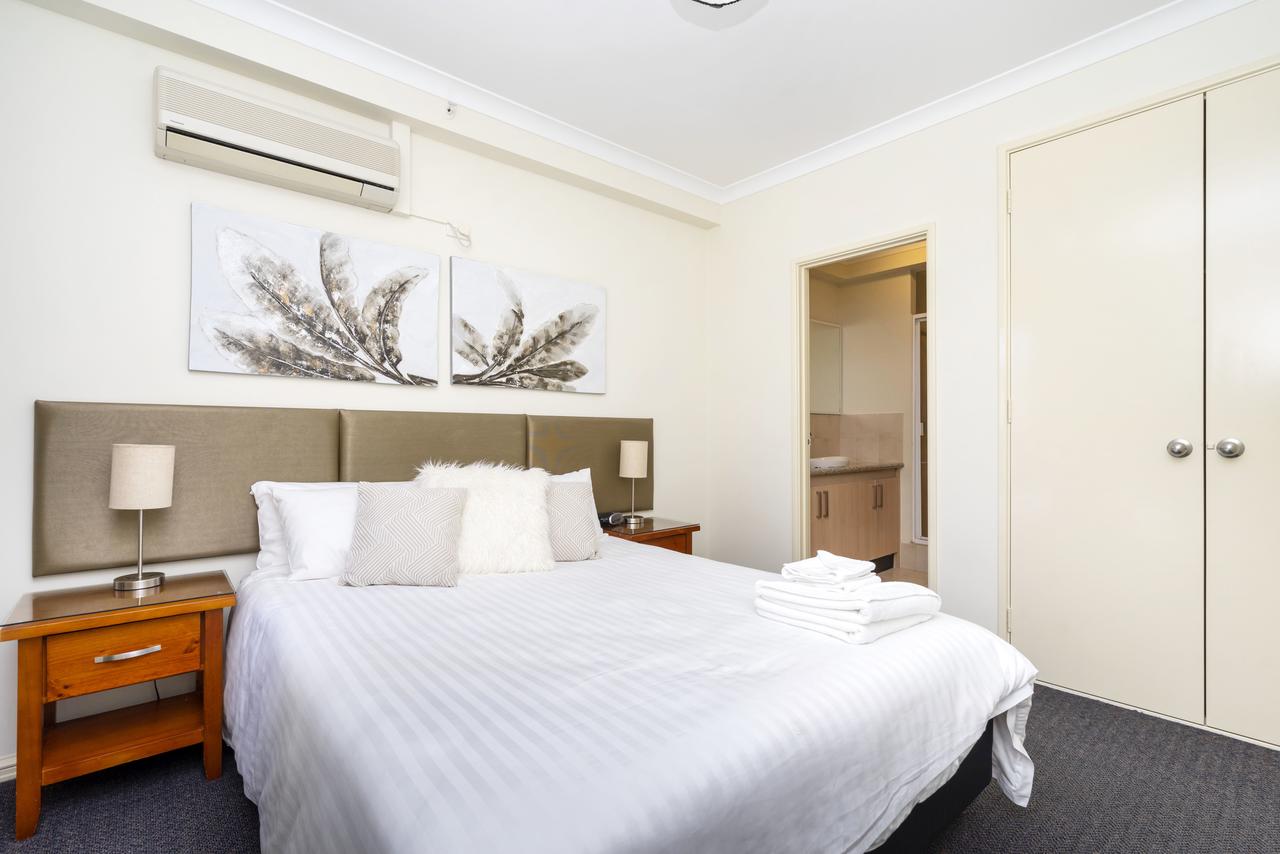 Oversized Eastend Sleeps 6 Free PARKING+POOL WIFI - Redcliffe Tourism 18