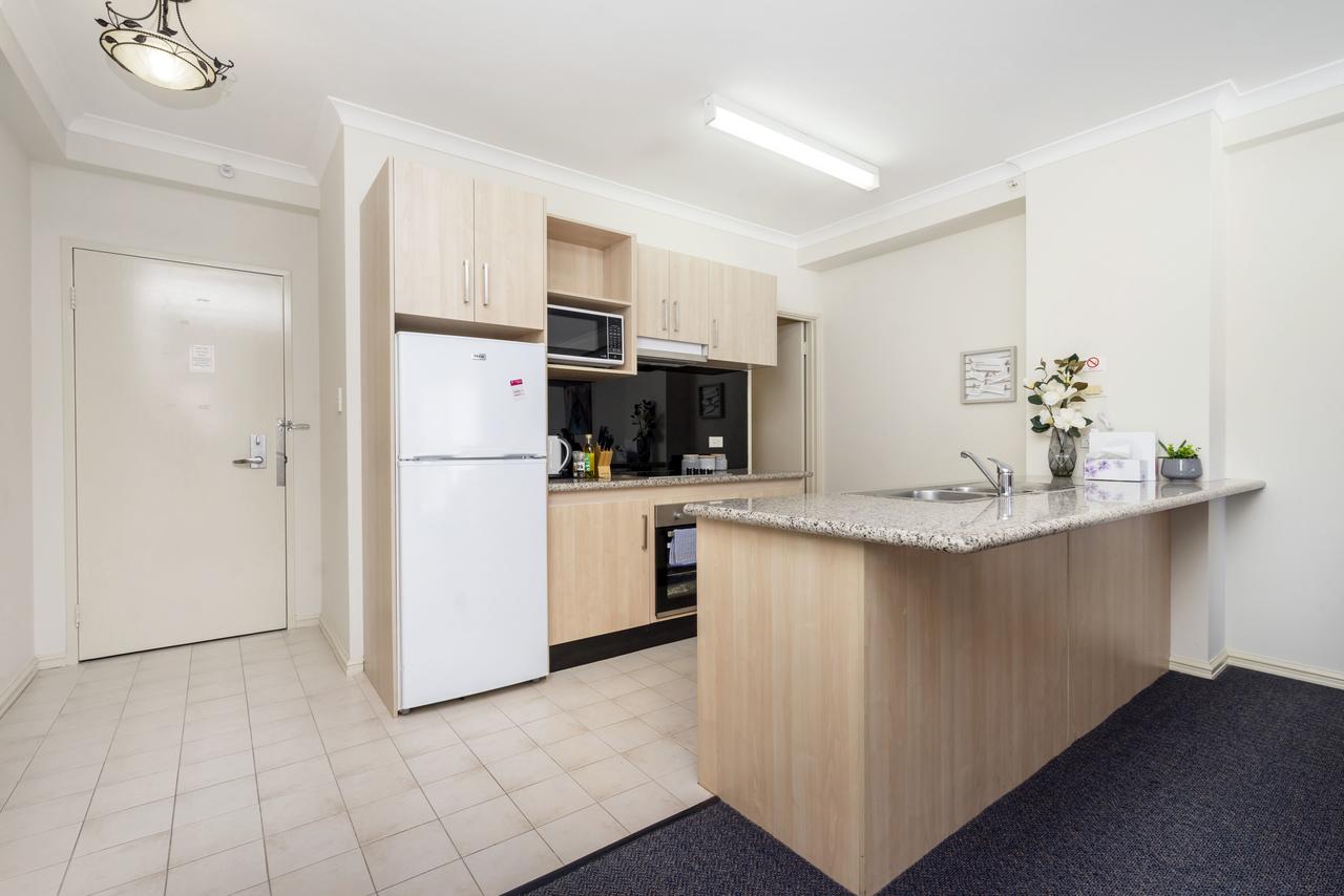 Oversized Eastend Sleeps 6 Free PARKING+POOL WIFI - Redcliffe Tourism 10