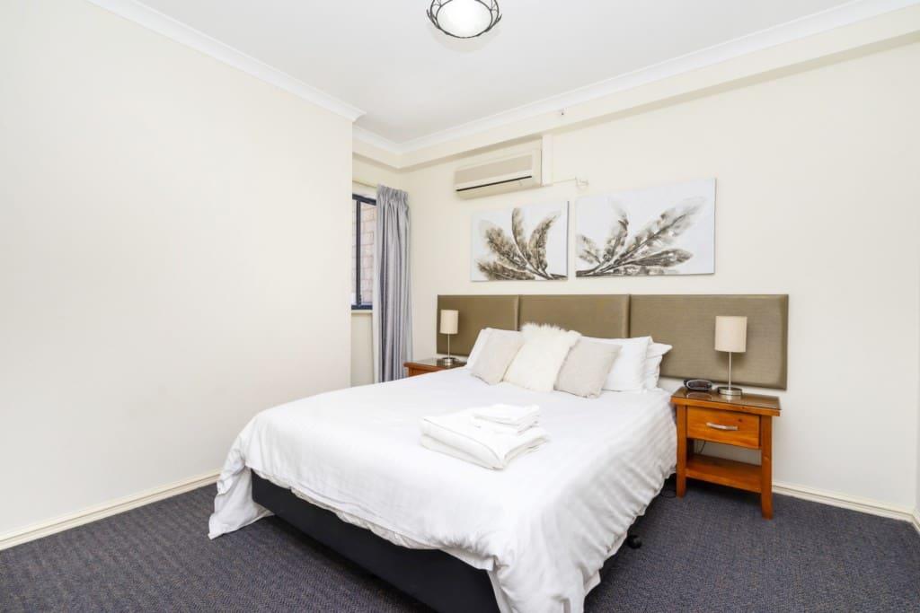 Oversized Eastend Sleeps 6 Free PARKING+POOL WIFI - Redcliffe Tourism 41