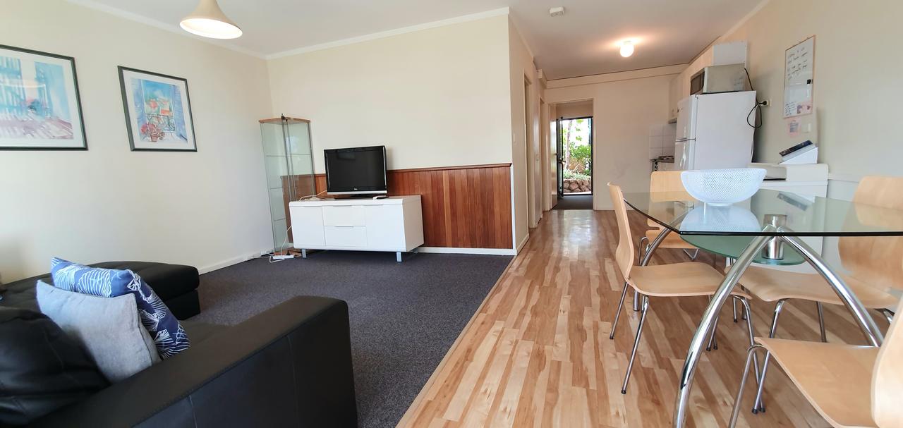 West Beach Lagoon 208 – Great Value! - Redcliffe Tourism 5