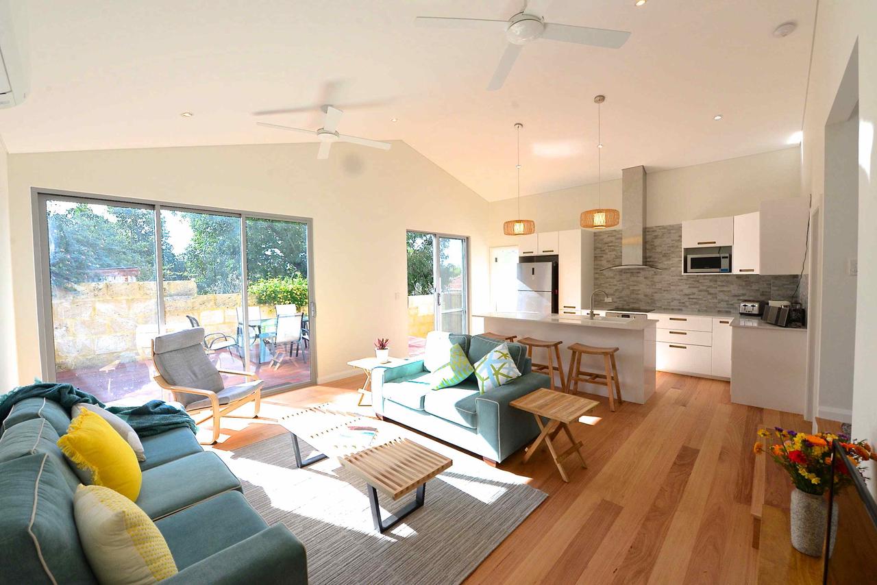 Sunny Blinco Street House - Accommodation Adelaide