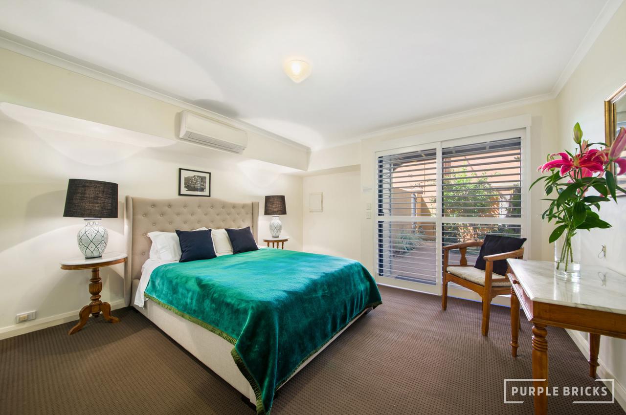 Spacious Central Townhouse - Redcliffe Tourism 7