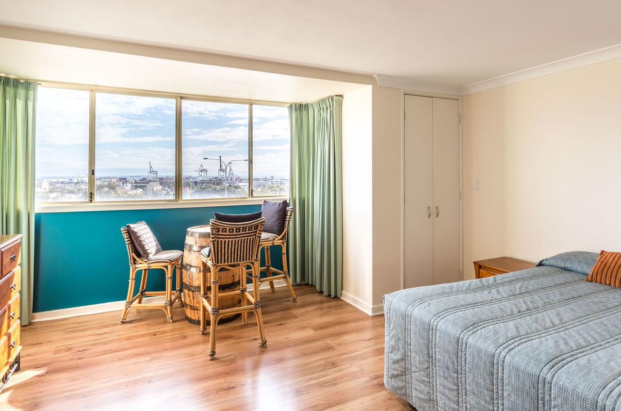 Studio 208 with ocean views - Accommodation BNB