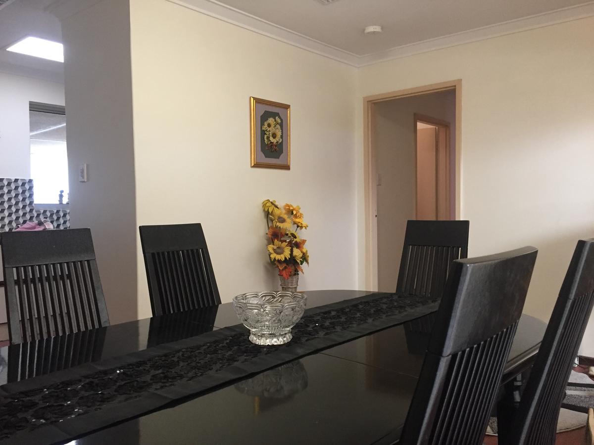 ★ Stylish Family Home! ★ - Redcliffe Tourism 7
