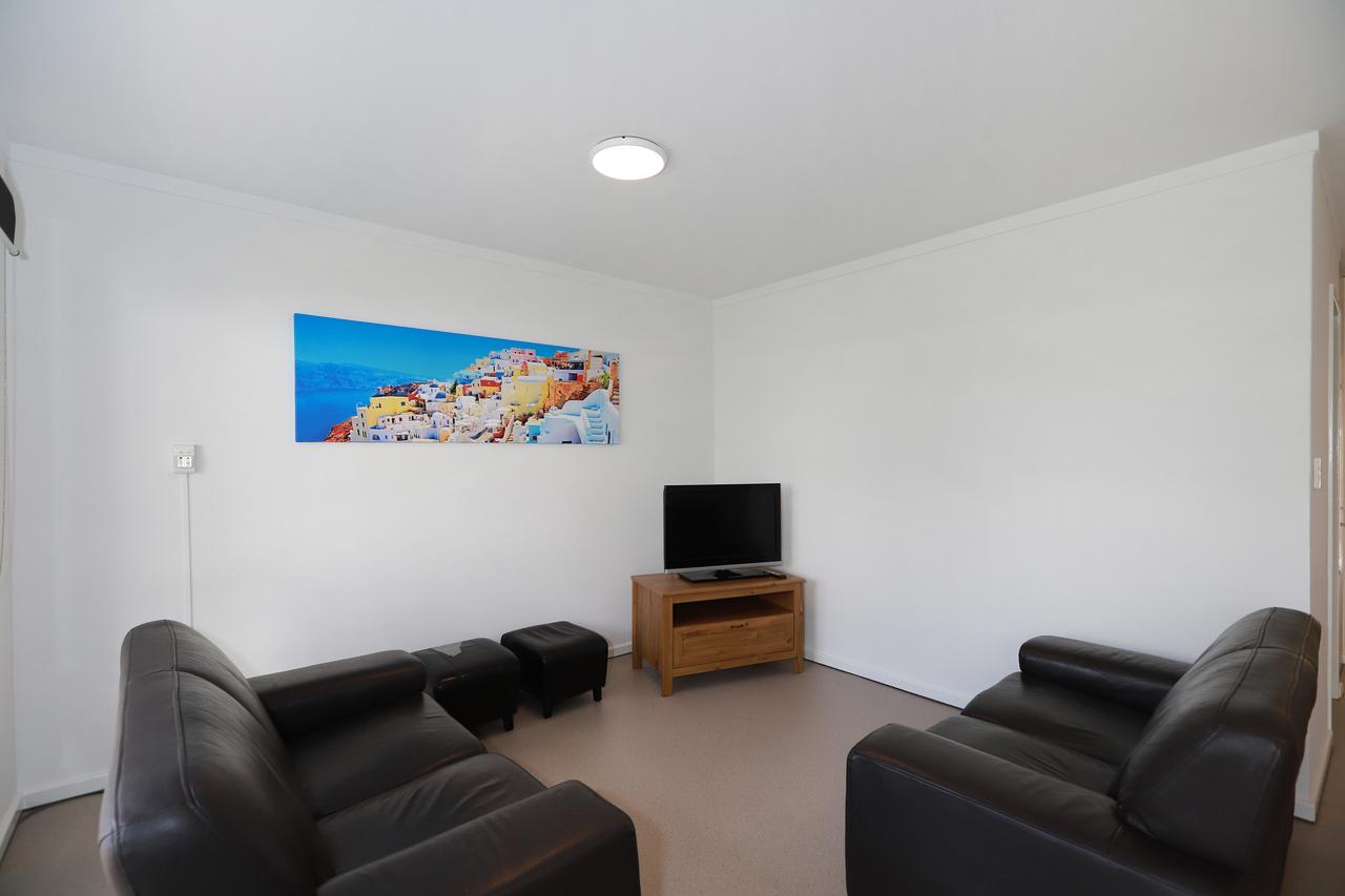 West Beach Lagoon 206 Great Value - Redcliffe Tourism 7