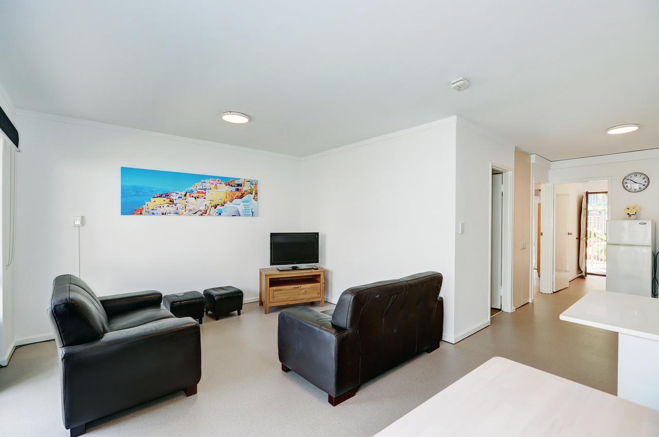 West Beach Lagoon 206 Great Value - Redcliffe Tourism 12