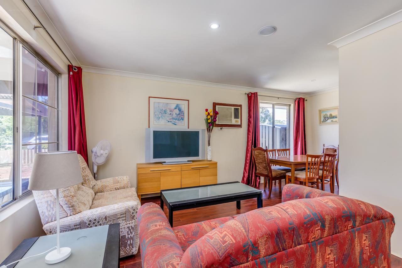 Brilliant neat convenient family-friendly house - Accommodation Adelaide