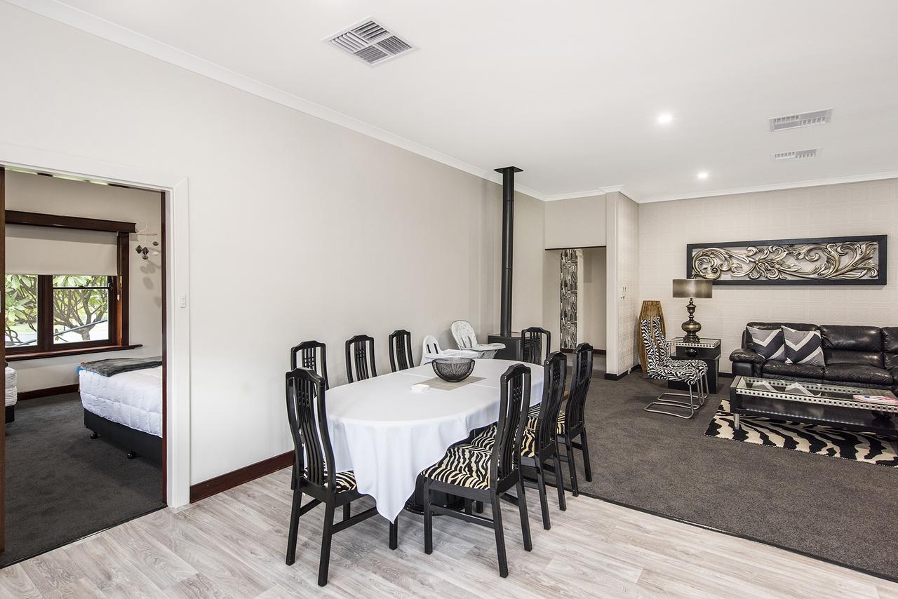 Big House Heated Pool 11 Beds Como / South Perth / Applecross - thumb 13