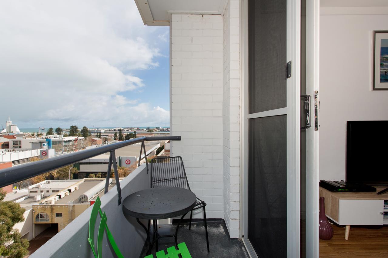 Ocean Breeze Apartment - Redcliffe Tourism 1