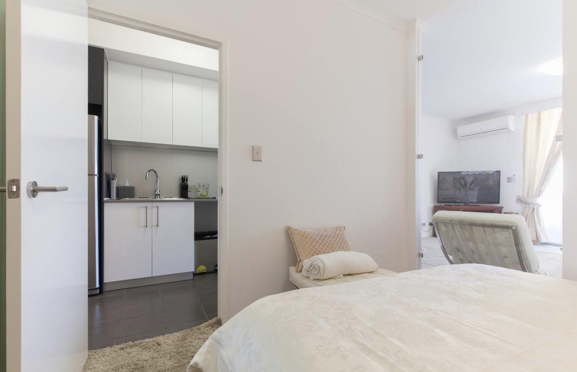 Perth Luxury City Apartment- Free Parking - Accommodation ACT 8