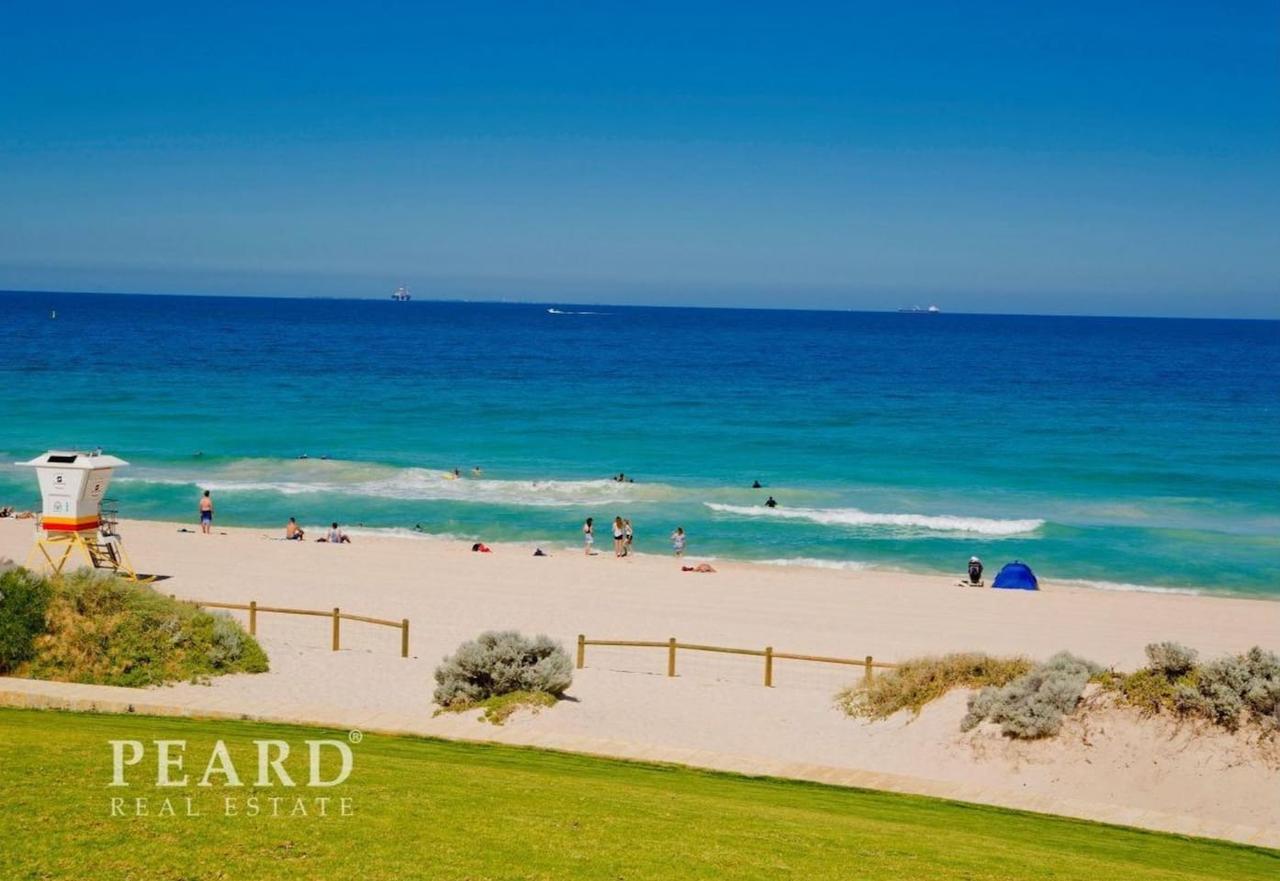 Scarborough Beach, Perth - Sun & Surf Villa