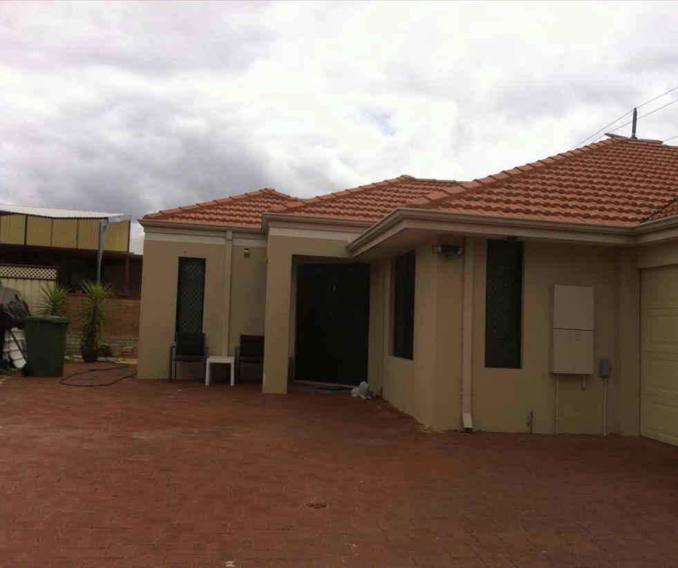House close to airport - Australian Directory