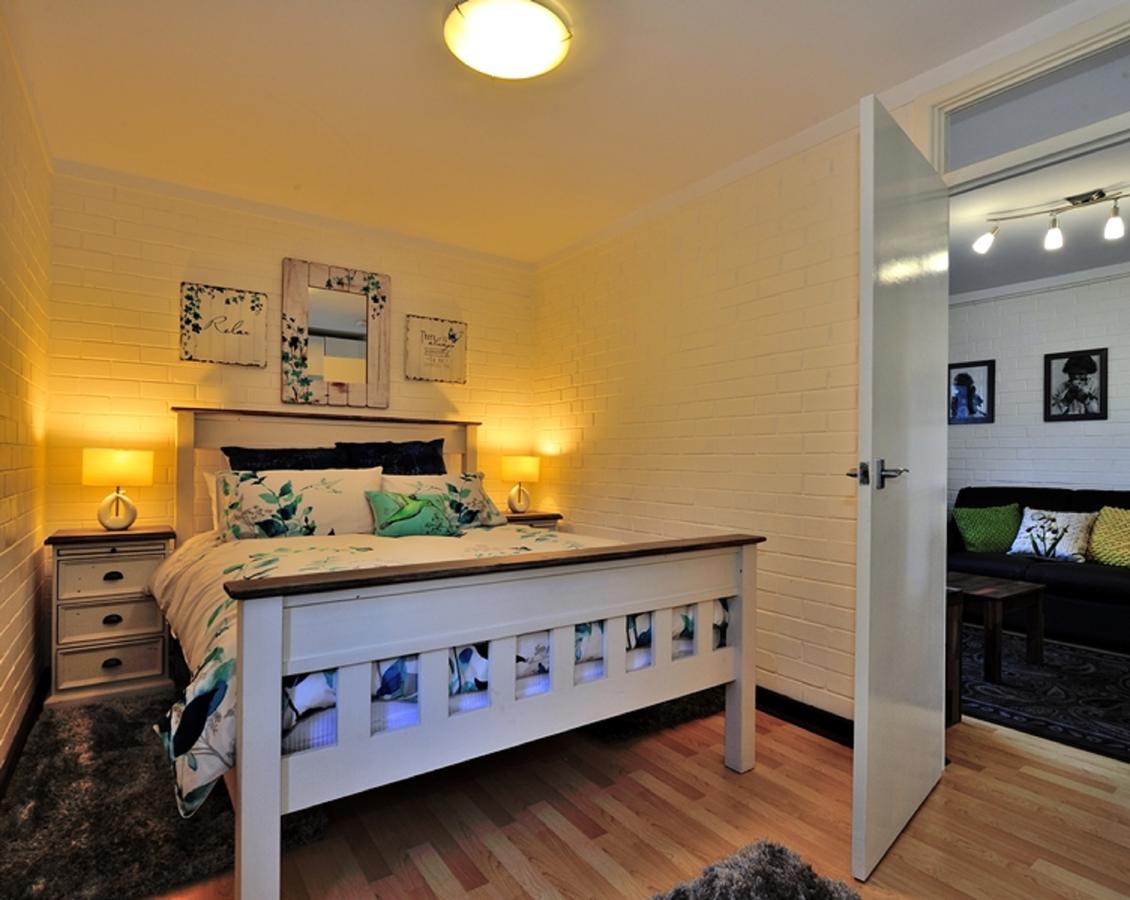 Cappuccino Delight - 1 Bedroom Central Fremantle Apartment - Redcliffe Tourism 0