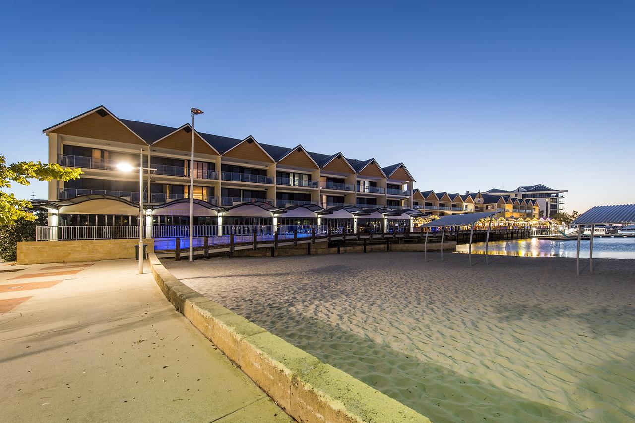 Dolphin Quay Apartments - Accommodation Airlie Beach