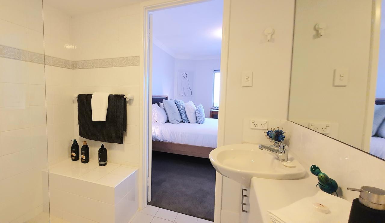 Sandcastles Beachfront ☆ Luxury Retreat Apartment - Redcliffe Tourism 13