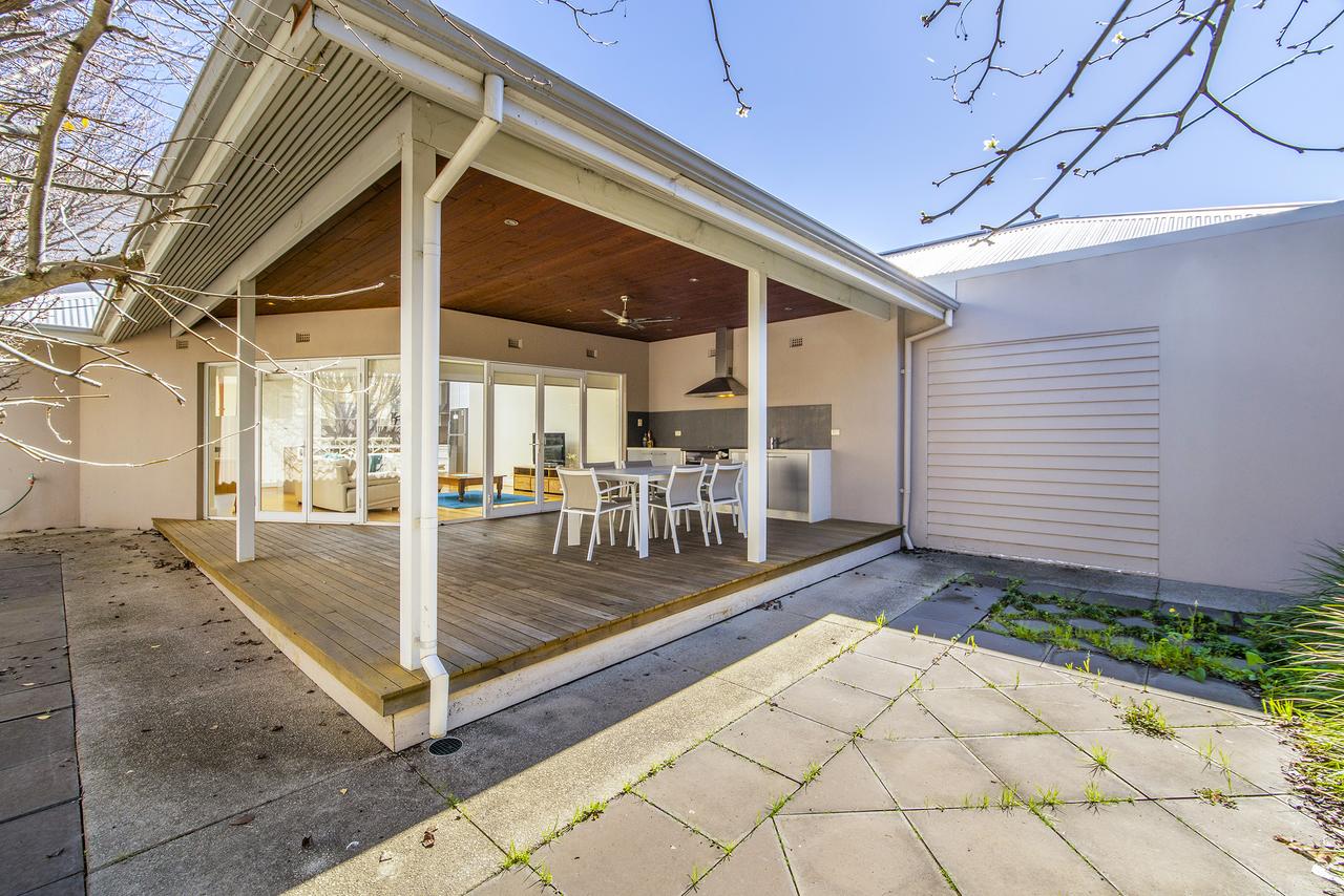 Inner Western Suburbs Retreat - thumb 1