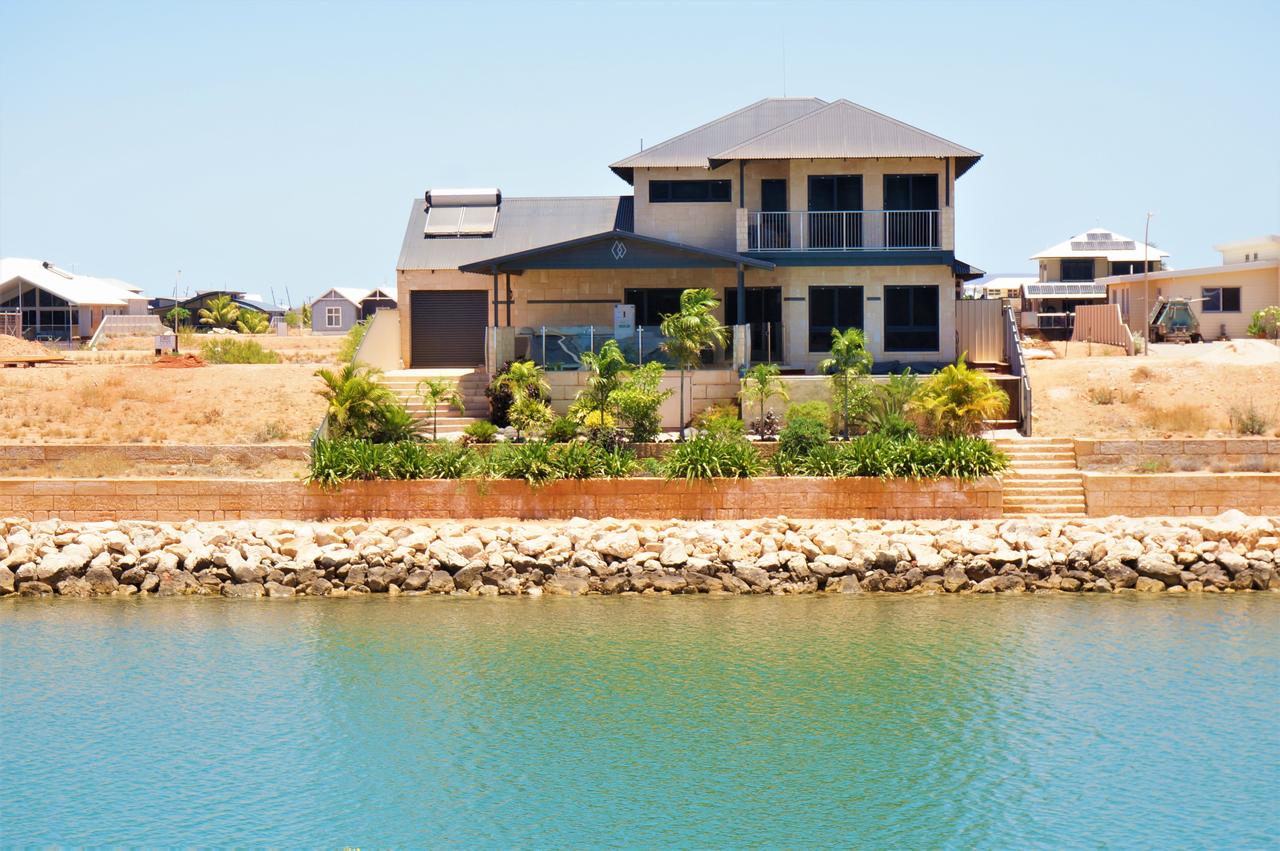 27 Corella Court - Exquisite Marina Home With a Pool and Wi-Fi - Accommodation BNB
