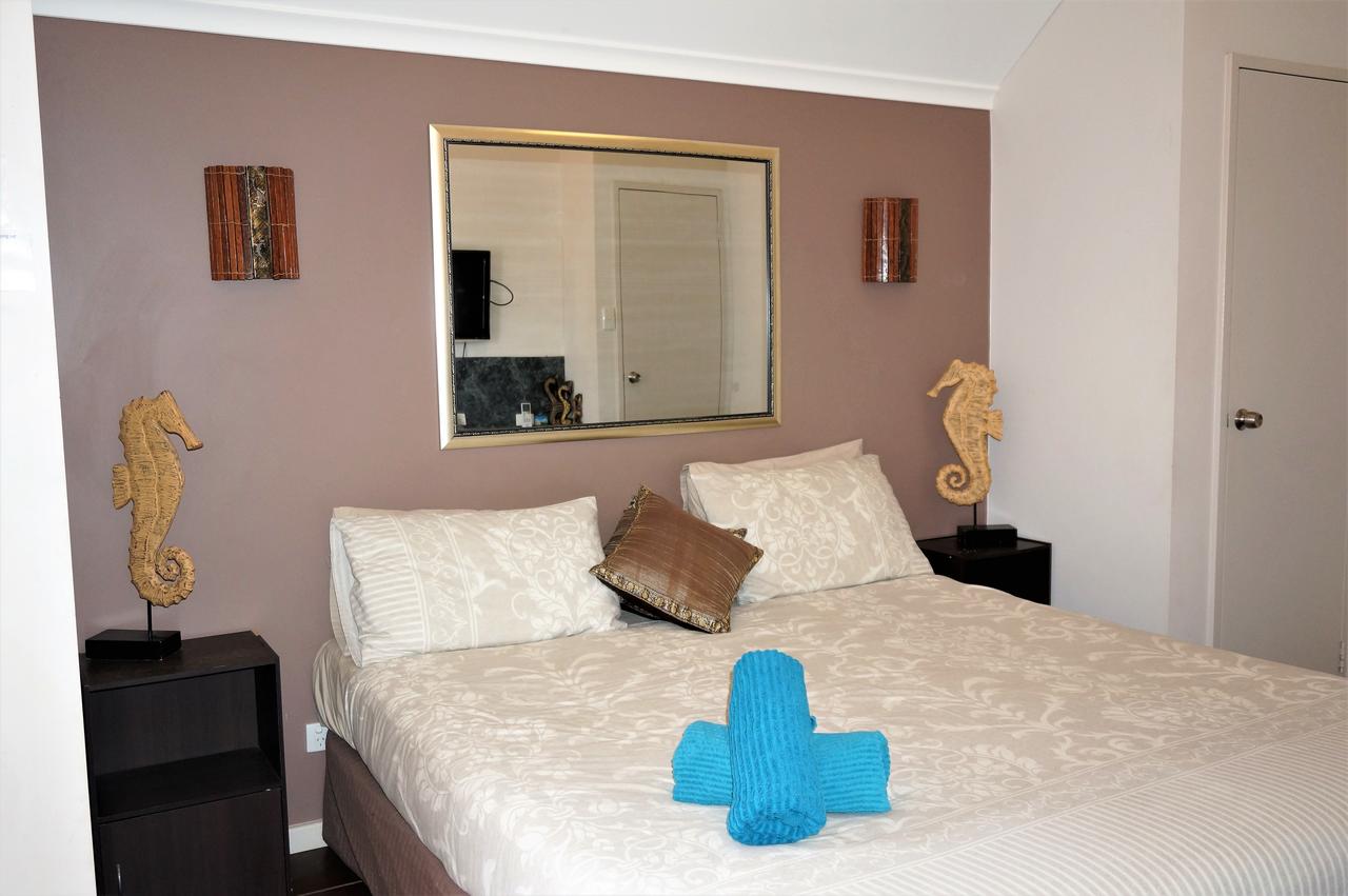Osprey Holiday Village Unit 213/1 Bedroom - Spa Bath, King Size Bed, Perfect For Any Couple - thumb 3
