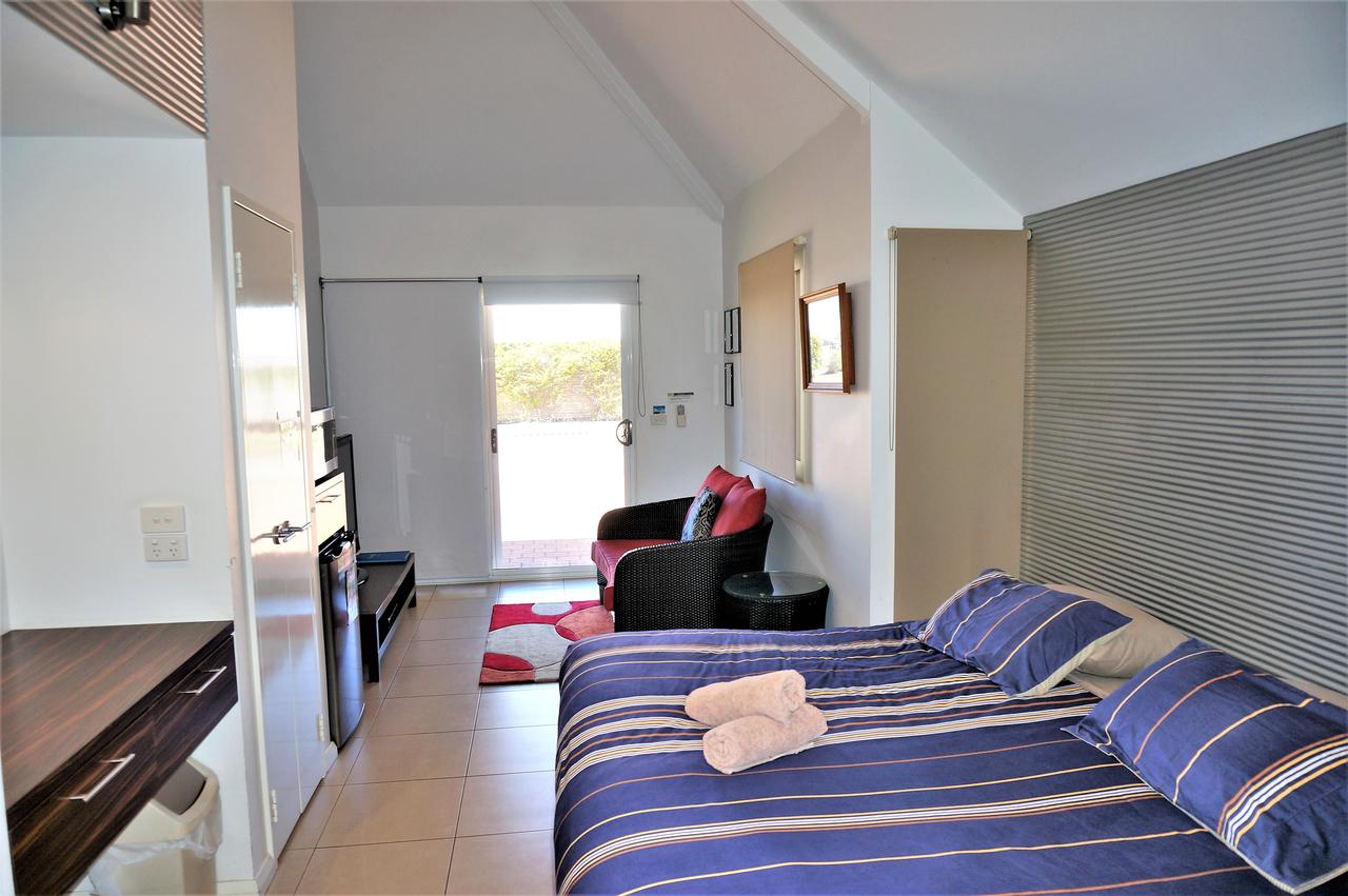 Osprey Holiday Village Unit 103/1 Bed - Perfect Short Stay Apartment With King Size Bed - Darwin Tourism 5