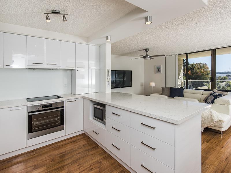 South Perth Deluxe Apartment - Redcliffe Tourism 4