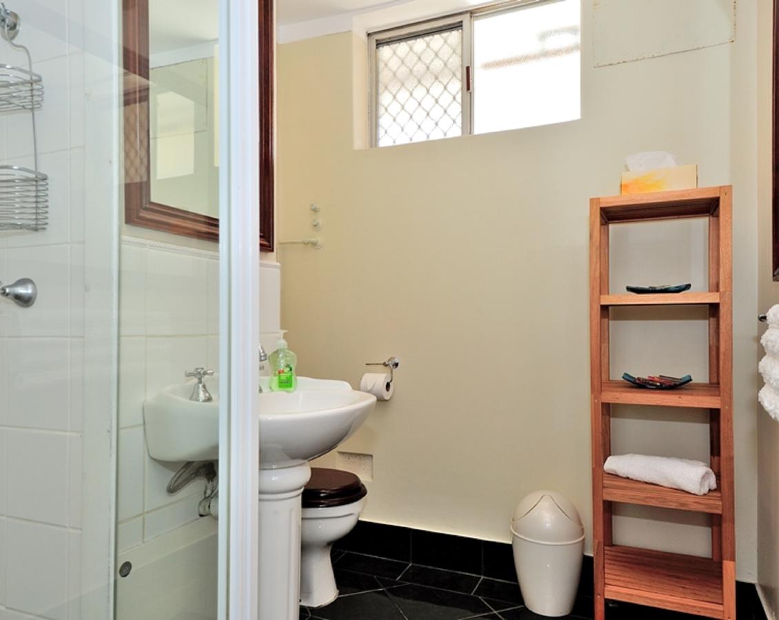 Mollies - Central Fremantle 1 Bedroom Apartment - Redcliffe Tourism 4