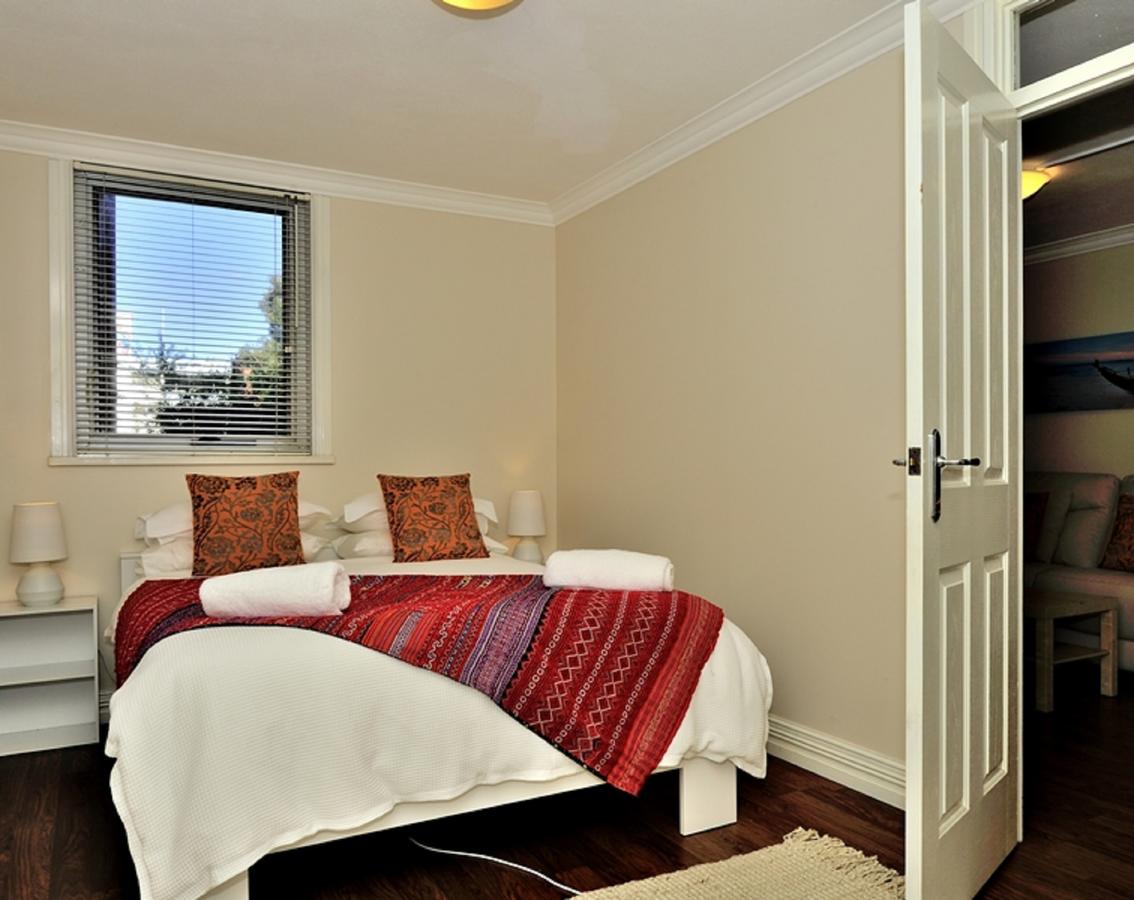 Mollies - Central Fremantle 1 Bedroom Apartment - Redcliffe Tourism 6