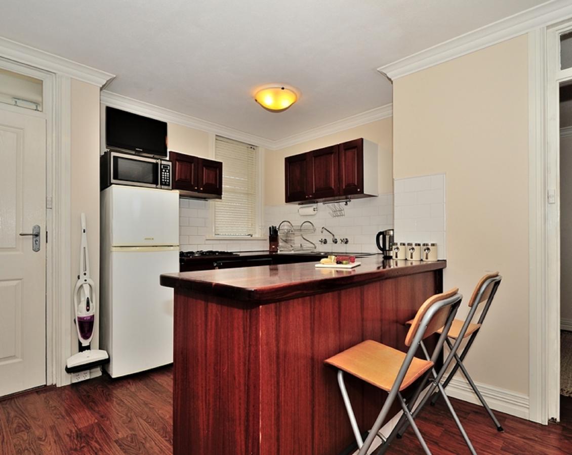 Mollies - Central Fremantle 1 Bedroom Apartment - Redcliffe Tourism 2