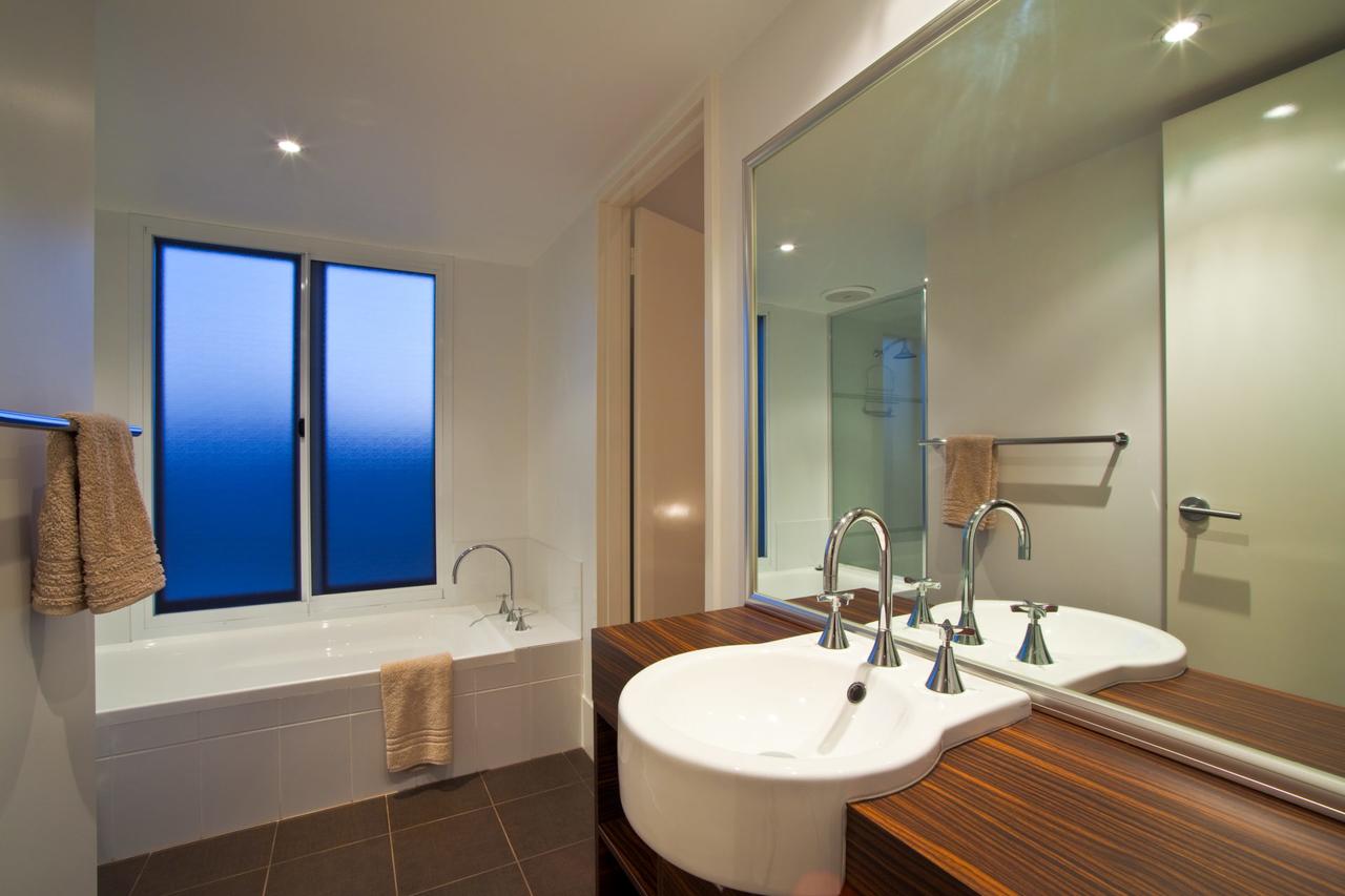 Osprey Holiday Village Unit 104 - Luxury Spa Bath With A View - Accommodation BNB 11