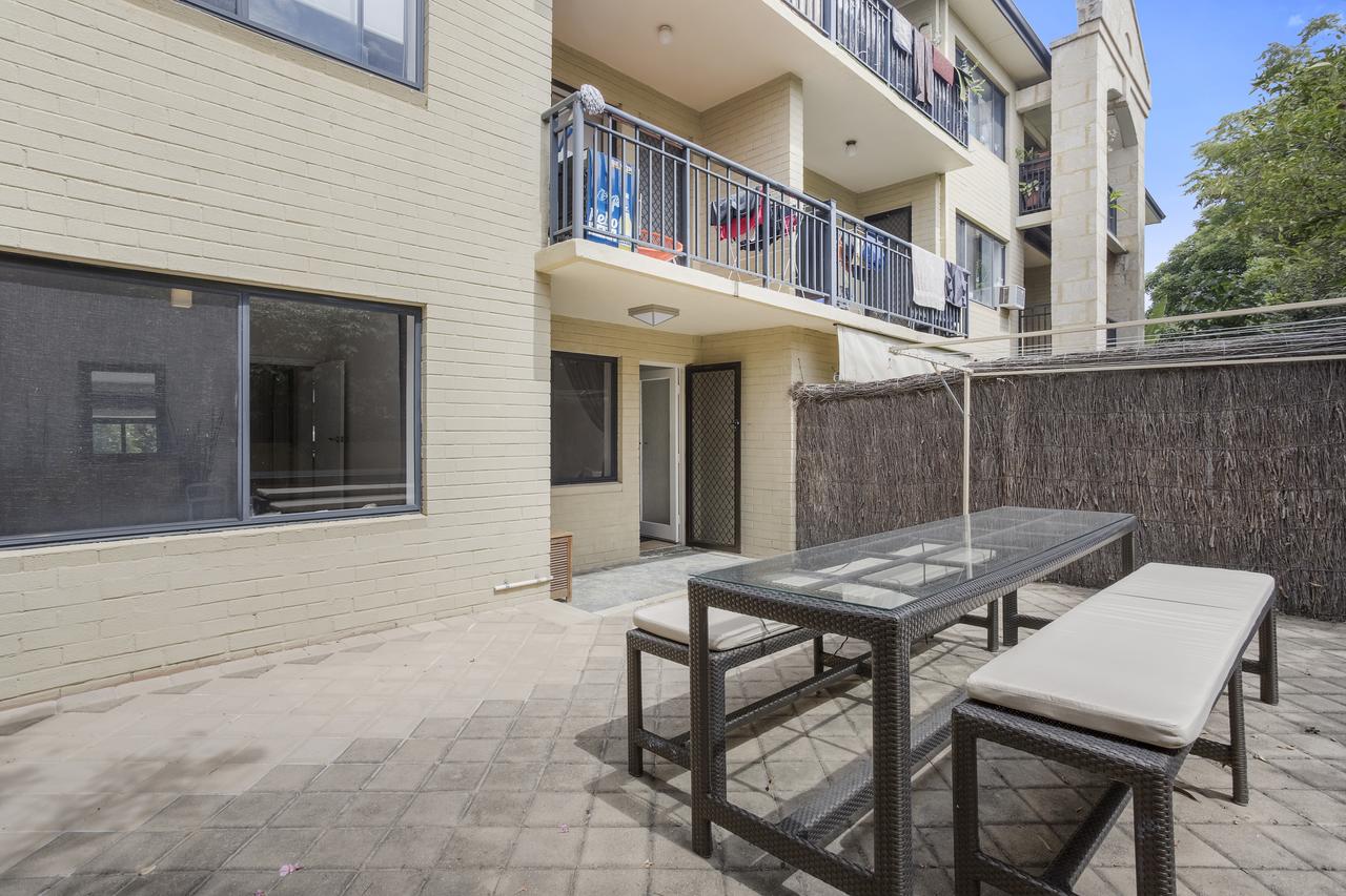 Gorgeous 26 1 Bed Designer Fitout Perfect Location - Redcliffe Tourism 15
