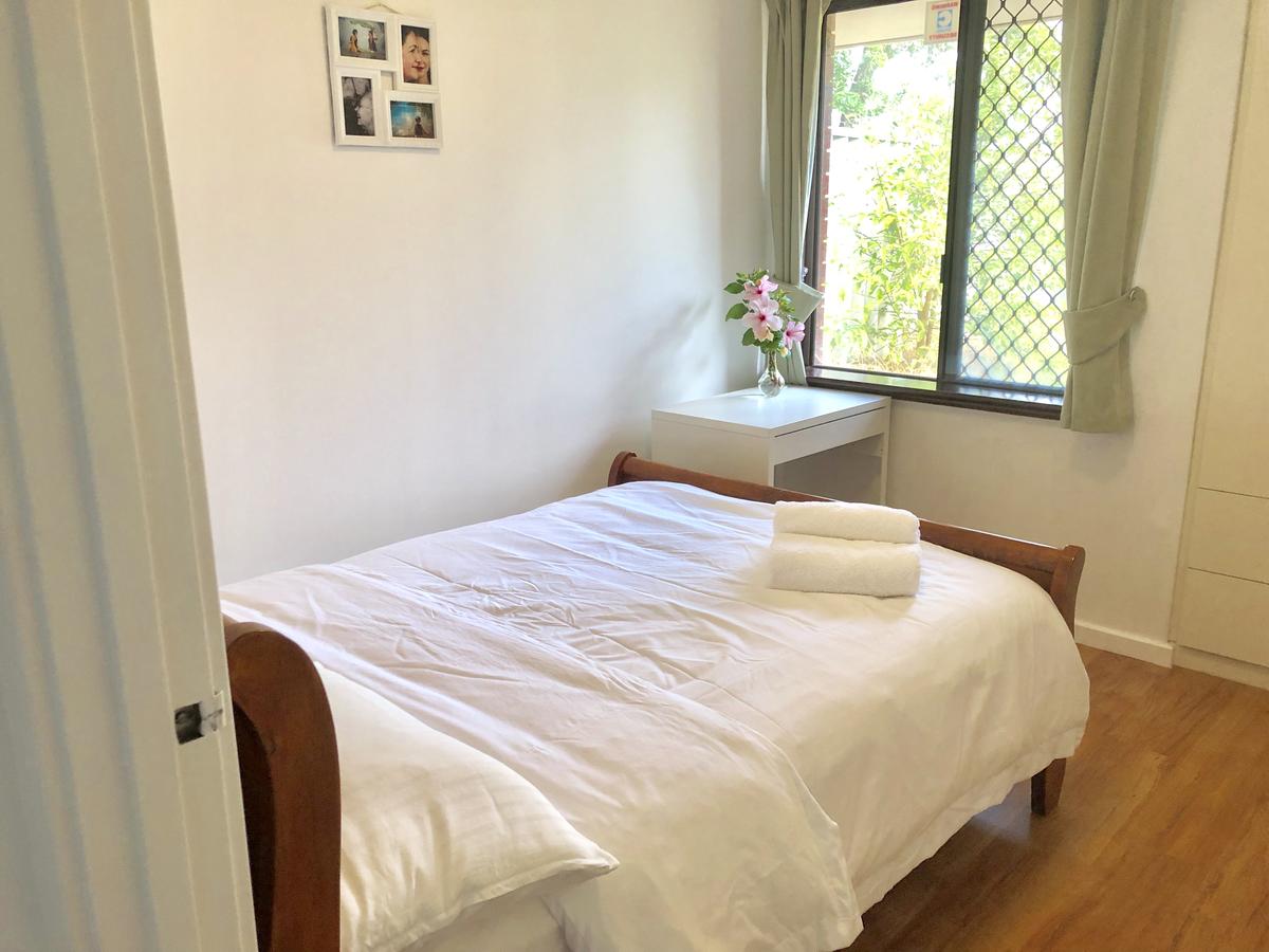 Charming Quiet Lodge-2 Minutes Walk To Shopping Complex - thumb 18