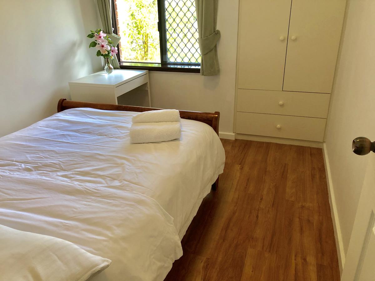 Charming Quiet Lodge-2 Minutes Walk To Shopping Complex - thumb 20
