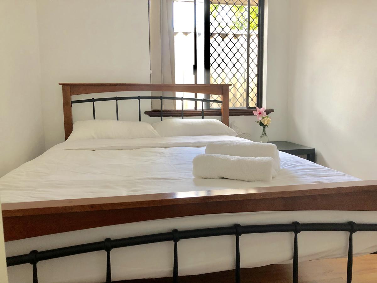 Charming Quiet Lodge-2 Minutes Walk To Shopping Complex - thumb 3