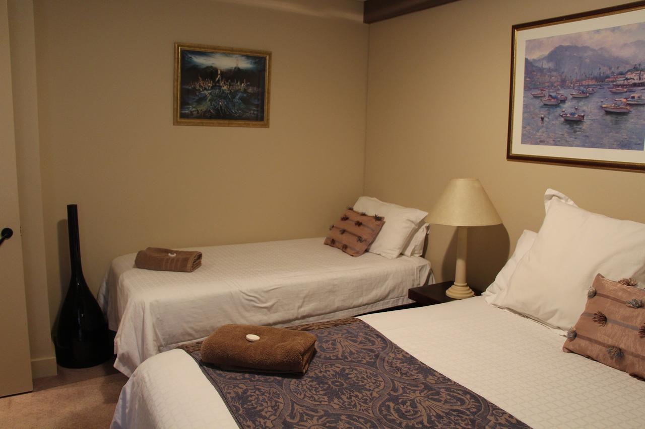 Scarborough - Oceanview 2 Bed, 2 Bathroom Apartment - Redcliffe Tourism 14