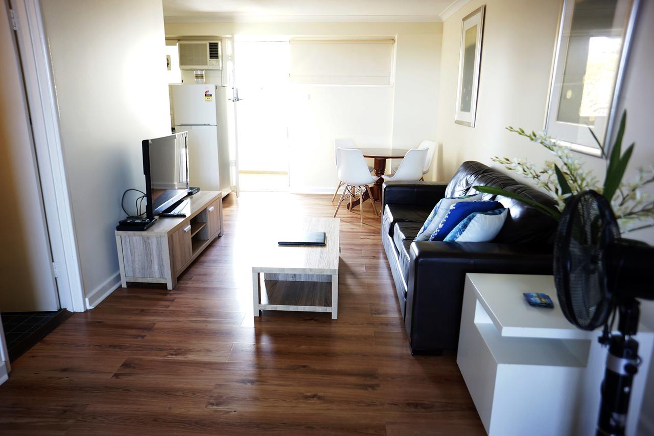 Studio 302 With Ocean Views - Redcliffe Tourism 2