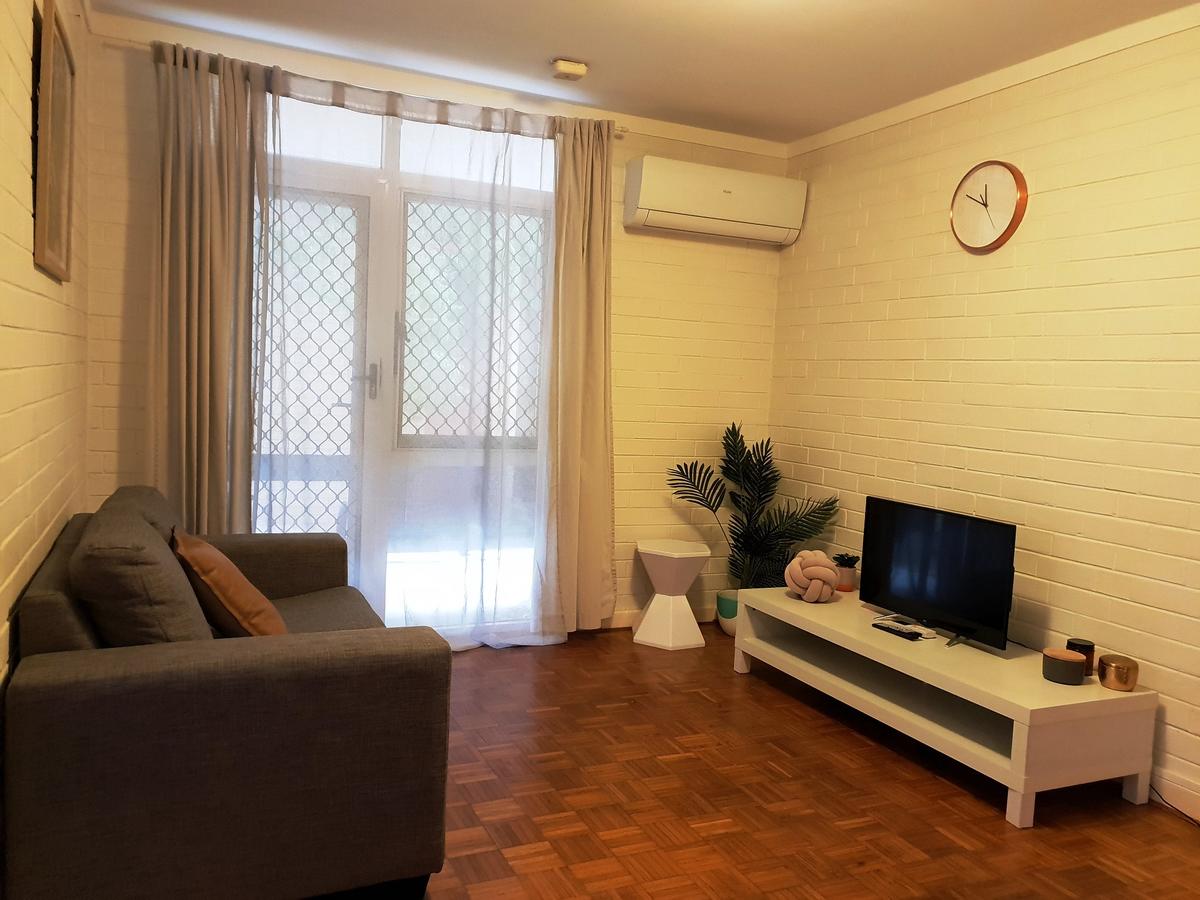 Fremantle Coastal Stay - 1 Bedroom Central Apartment - Redcliffe Tourism 1