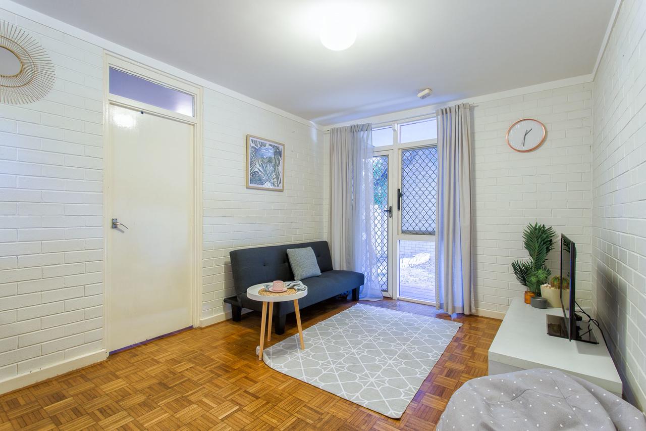 Fremantle Coastal Stay - 1 Bedroom Central Apartment - Redcliffe Tourism 7