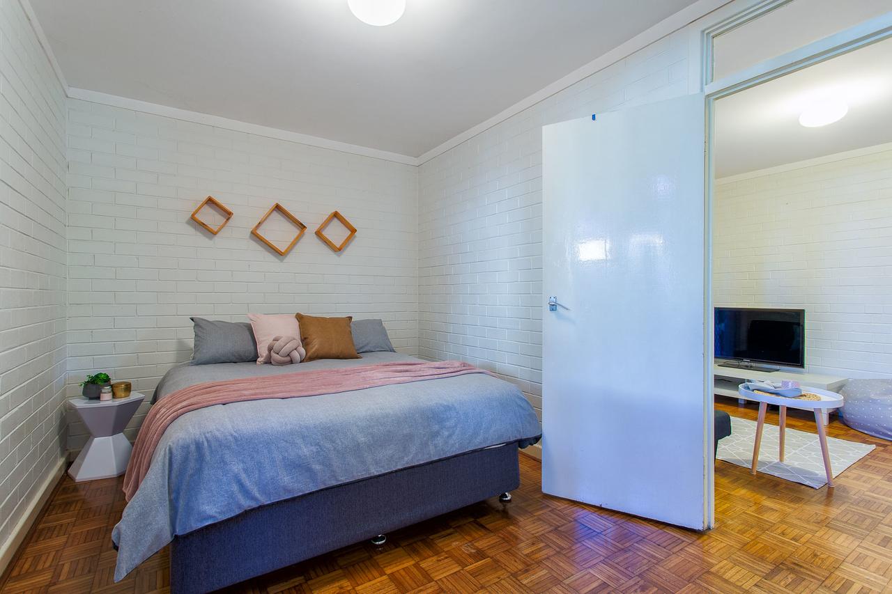 Fremantle Coastal Stay - 1 Bedroom Central Apartment - Redcliffe Tourism 0