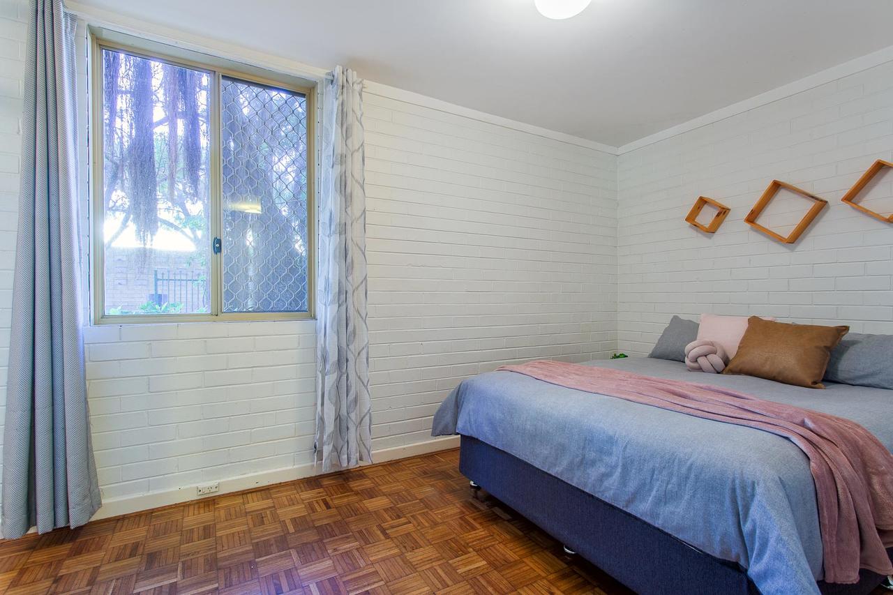 Fremantle Coastal Stay - 1 Bedroom Central Apartment - Redcliffe Tourism 9